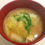 ポカポカ温まる☆白菜と大葉の生姜入り味噌汁